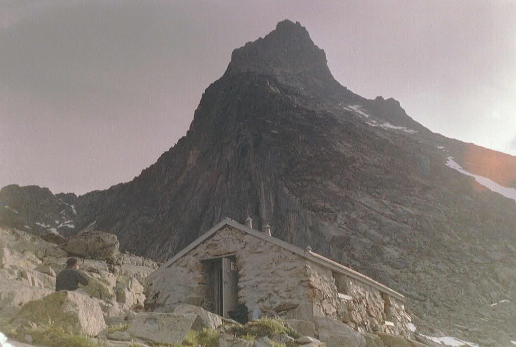 Climbing the 7 Highest Peaks on Norway in 2026: Costs, Planning and Preparations